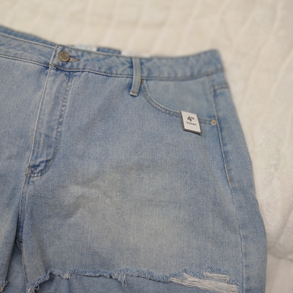 Time and Tru Denim Shorts Women Size 18 Light Wash Frayed Hem NWT - Picture 7 of 7